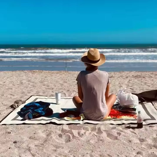 Custom Reversible Lightweight Outdoor Carpet Foldable PP Materials Beach and Camping Mats for Picnics and Beach Use