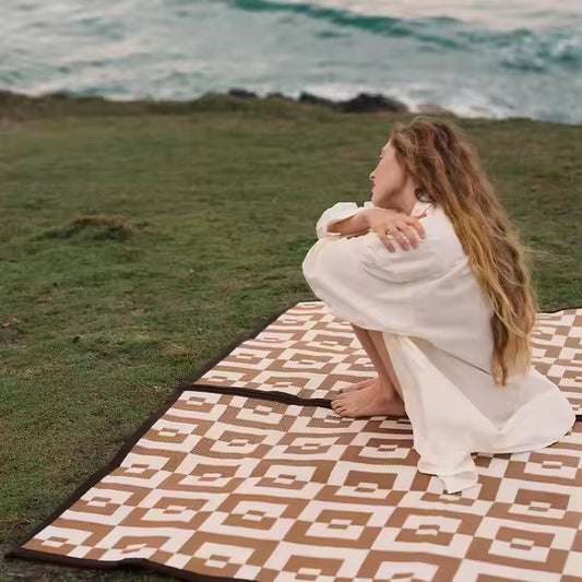 Custom Logo Outdoor Mat Polypropylene Foldable Lightweight Outdoor Carpet Beach Poolside Picnic Hotel Outdoor Rug Waterproof
