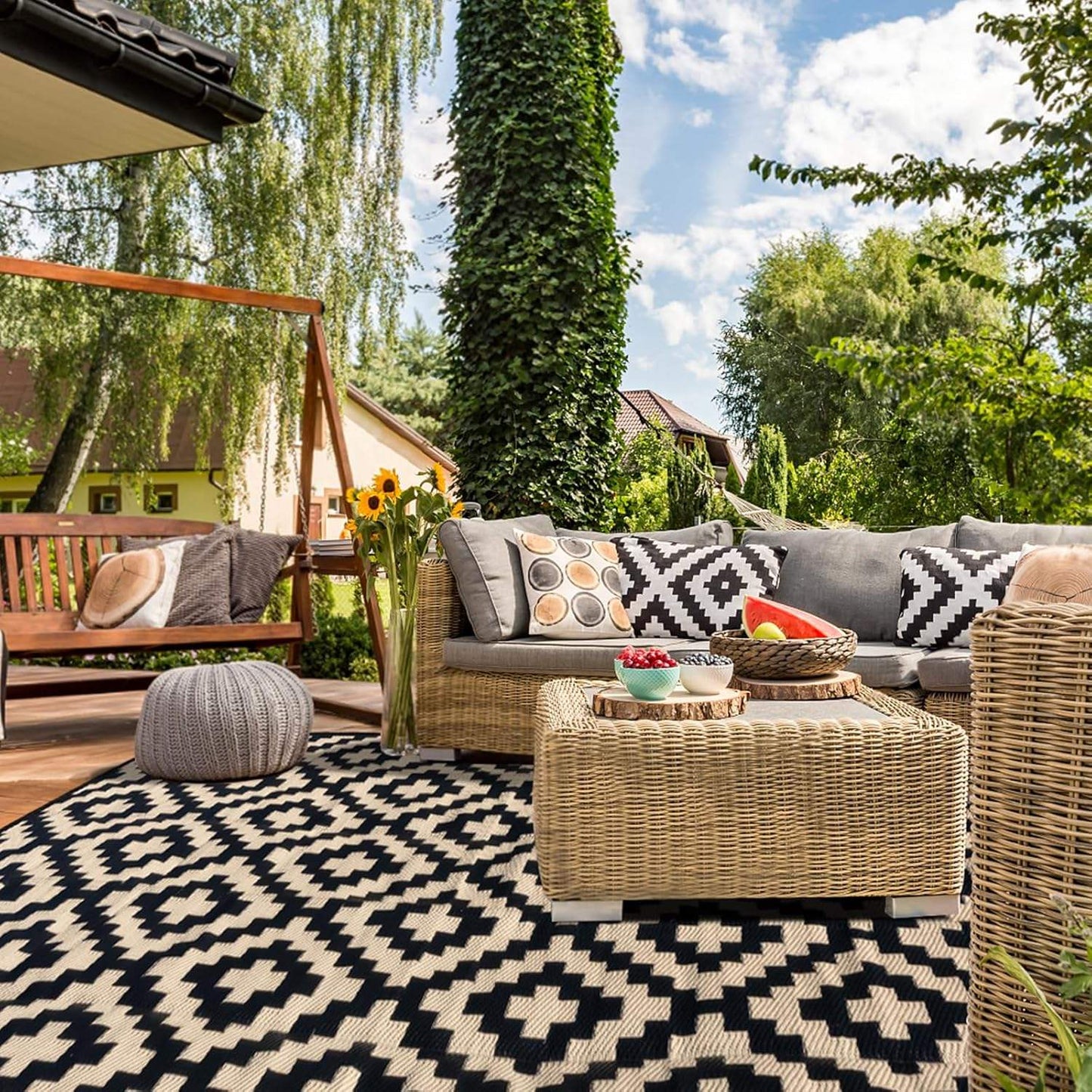 High Quality Lightweight Portable Balcony Poolside Deck Interlocking Plastic Floor Mat Easy Clean Washable for Home Wholesale