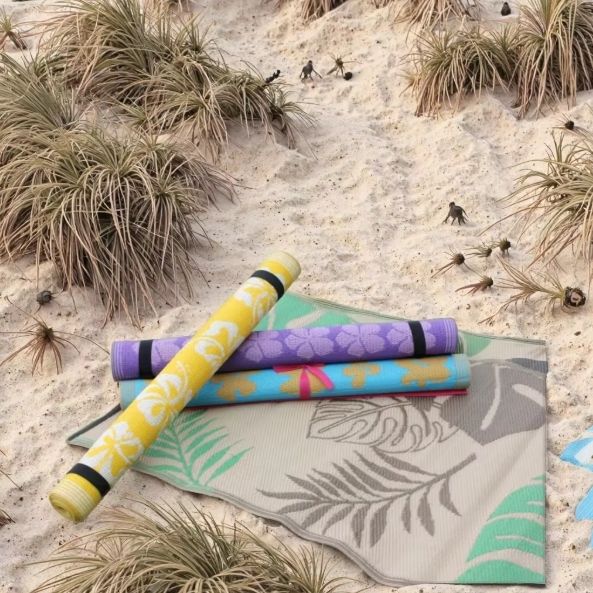 Custom Size Portable Beach Mat Camping Picnic Mat PP Material Sand Free Plastic Straw Beach Mats Waterproof Outdoor Beach Carpet